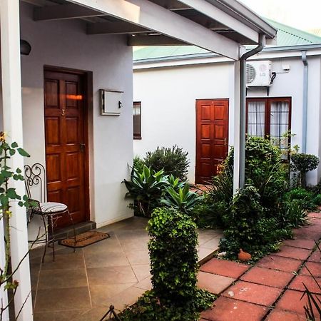 Villa Jana Guesthouse Претория Екстериор снимка