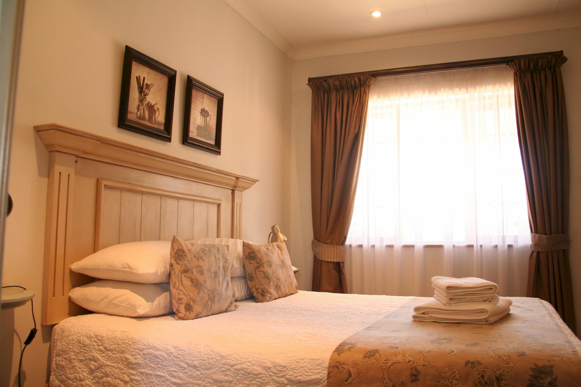 Villa Jana Guesthouse Претория Екстериор снимка
